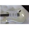 Image 2 : FIRST ACT STRATA TYPE ELECTRIC GUITAR