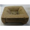Image 5 : Sandstone Legged Container