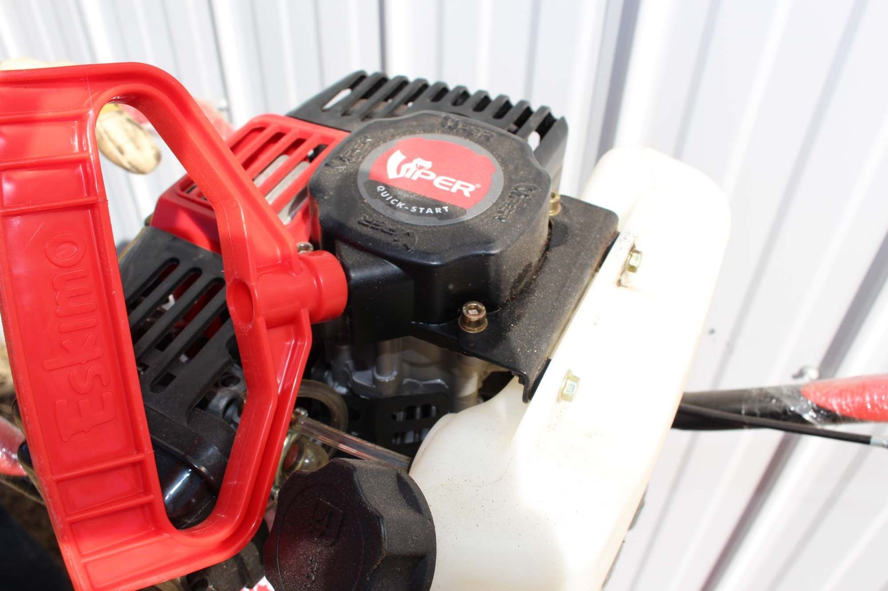 Eskimo Viper Ice Auger, New Never Used, Stingray S33, 33cc