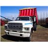 Image 2 : 1980 Ford F700 Steel 16’ Box And hoist, Rollaway Tarp, 1 Owner, Gas Engine, 5 and 2 transmission, 69