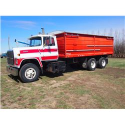 1988 Ford L9000 Tandem Truck 855 cummings Engine, 20’ Box And hoist, rollaway tarp, New Starter New 