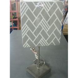 New Hometrends Table Lamp with pull chain / 19" high
