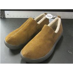 New Mossimo Mens Slippers / Genuine suede / non Marking Sole / size 9