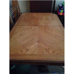 Oak Dining Table with 6 chairs   2 Leafs