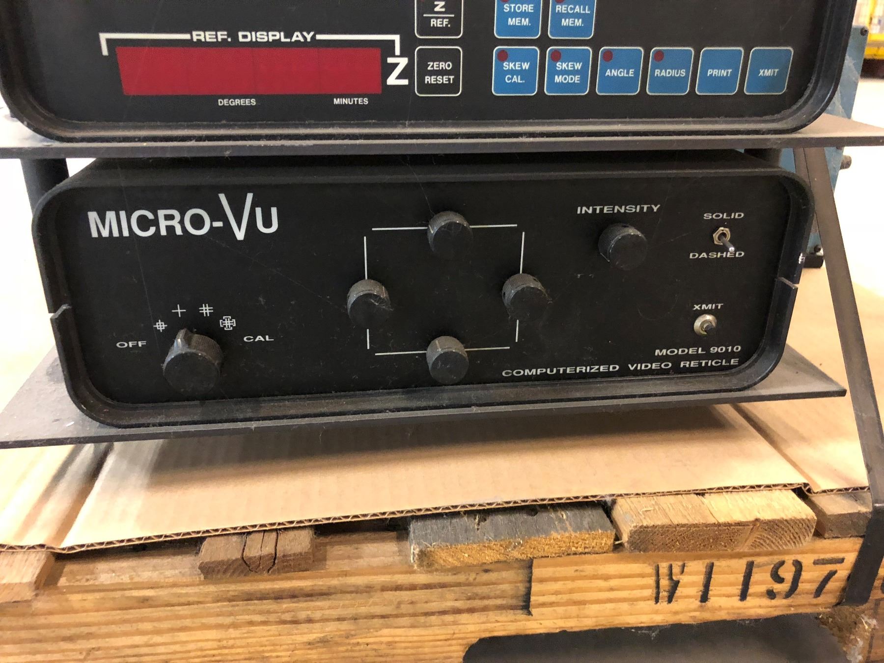Micro Comparator Micro Vu Optical Comparator w/Measuring Controls