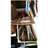 Image 1 : TRAY OF SCREW DRIVERS AND CHISELS