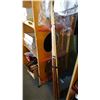 Image 1 : BUNDLE OF POOL CUES