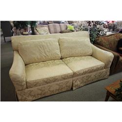 CLOTH LOVE SEAT