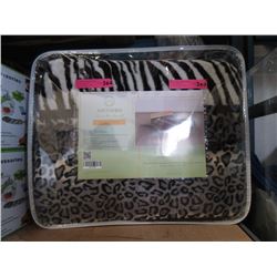 New Queen Size Animal Stripe Sherpa Blanket