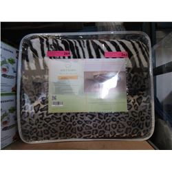 New Queen Size Animal Stripe Sherpa Blanket