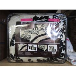 New Queen Size 7 Piece Comforter Set