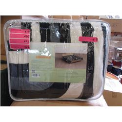 New Queen Size Geometric Pattern Sherpa Blanket