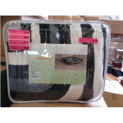 New Queen Size Geometric Pattern Sherpa Blanket