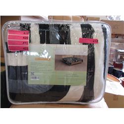 New Queen Size Geometric Pattern Sherpa Blanket