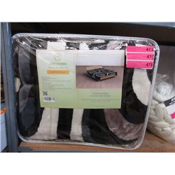 New Queen Size Geometric Pattern Sherpa Blanket