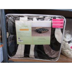 New Queen Size Geometric Pattern Sherpa Blanket