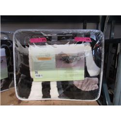 New Queen Size Geometric Pattern Sherpa Blanket