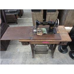Vintage Singer Y8330468 with Oak Stand