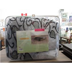 New Queen Size Black & Grey Sherpa Blanket