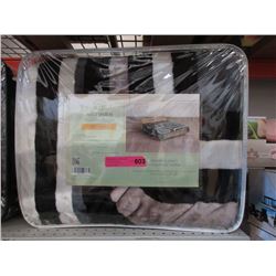 New Queen Size Geometric Pattern Sherpa Blanket