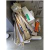 Image 1 : 12 Dozen Assorted New Paint Brushes