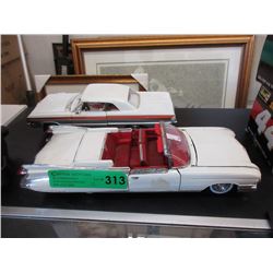 2 Scale Model Vintage Car Replicas - 1:18 Scale