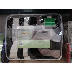 New Queen Size Geometric Pattern Sherpa Blanket