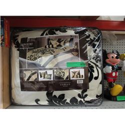 New Queen Size 7 Piece Comforter Set