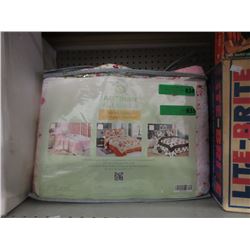 New Double/Queen 3 Piece Quilt Set