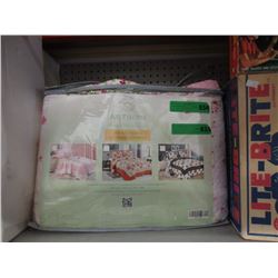 New Double/Queen 3 Piece Quilt Set