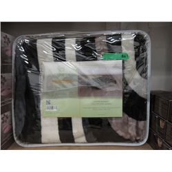 New Queen Size Geometric Pattern Sherpa Blanket