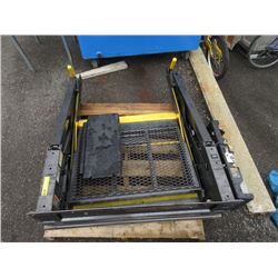 2007 Braunability Wheelchair Lift