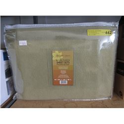 New Twin Size Micro Fleece Sheet Set - Green