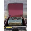 Image 1 : Vintage Brother De Luxe Manual Typewriter