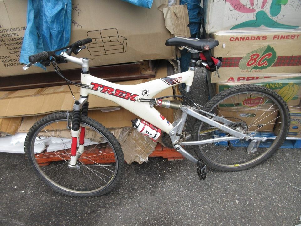 trek y22 carbon fiber