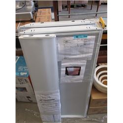 2 Fluorescent Light Fixtures