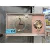 Image 1 : Mid-Century Motorola Clock Radio Visilte Pink Case