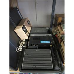 4 Vintage Radios in Case