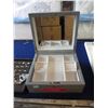 Image 1 : New Jewelry Box with Interior Tray - No key