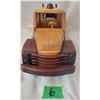 Image 2 : WOODEN TOW TRUCK