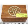 Image 1 : SOLID WOOD BRASS INLAY PENTAGRAM TRINKET BOX
