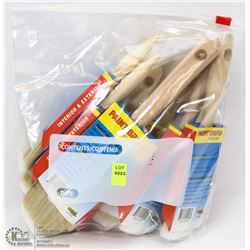 BAG OF ASSORTED SIZE PAINT BRUSHES