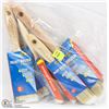 Image 1 : BAG OF ASSORTED SIZE PAINT BRUSHES