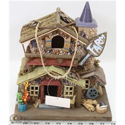 THEMED BIRDHOUSE