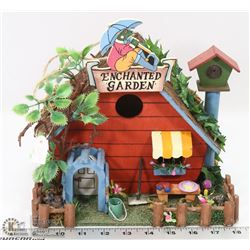 THEMED BIRDHOUSE