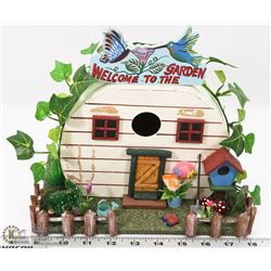 THEMED BIRDHOUSE