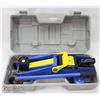 Image 1 : HYDRAULIC 2 TON FLOOR JACK WITH CASE