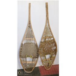 VINTAGE 43 INCH SNOW SHOES