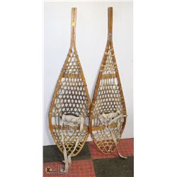 VINTAGE 48 INCH SNOW SHOES
