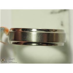 40) TITANIUM MEN'S RING SIZE 10